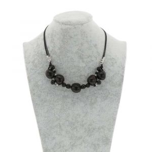 Jennyffer necklace with chicon and acai seeds - black